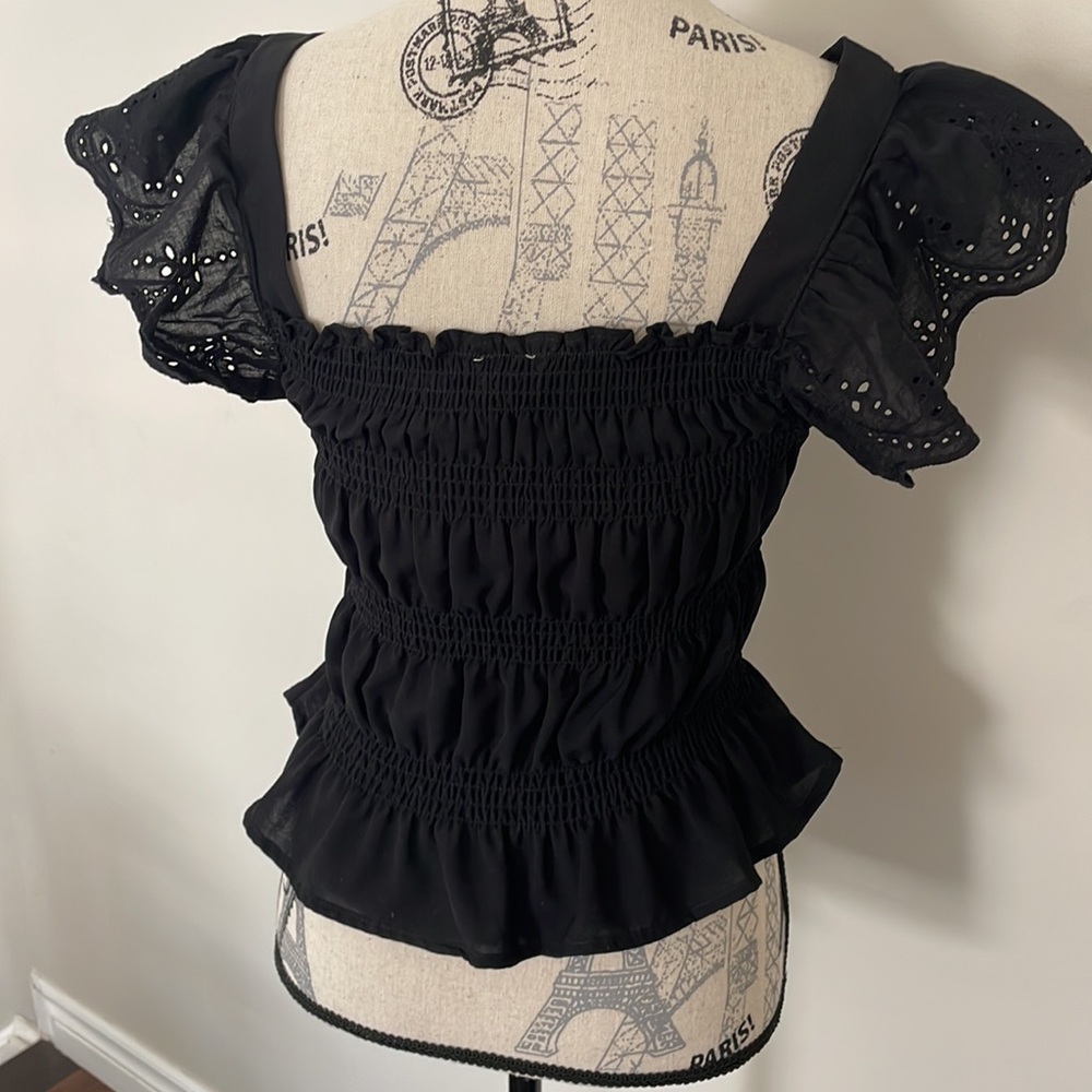 BEAUTIFUL DETAILS BLACK TOP - Picture 3 of 6